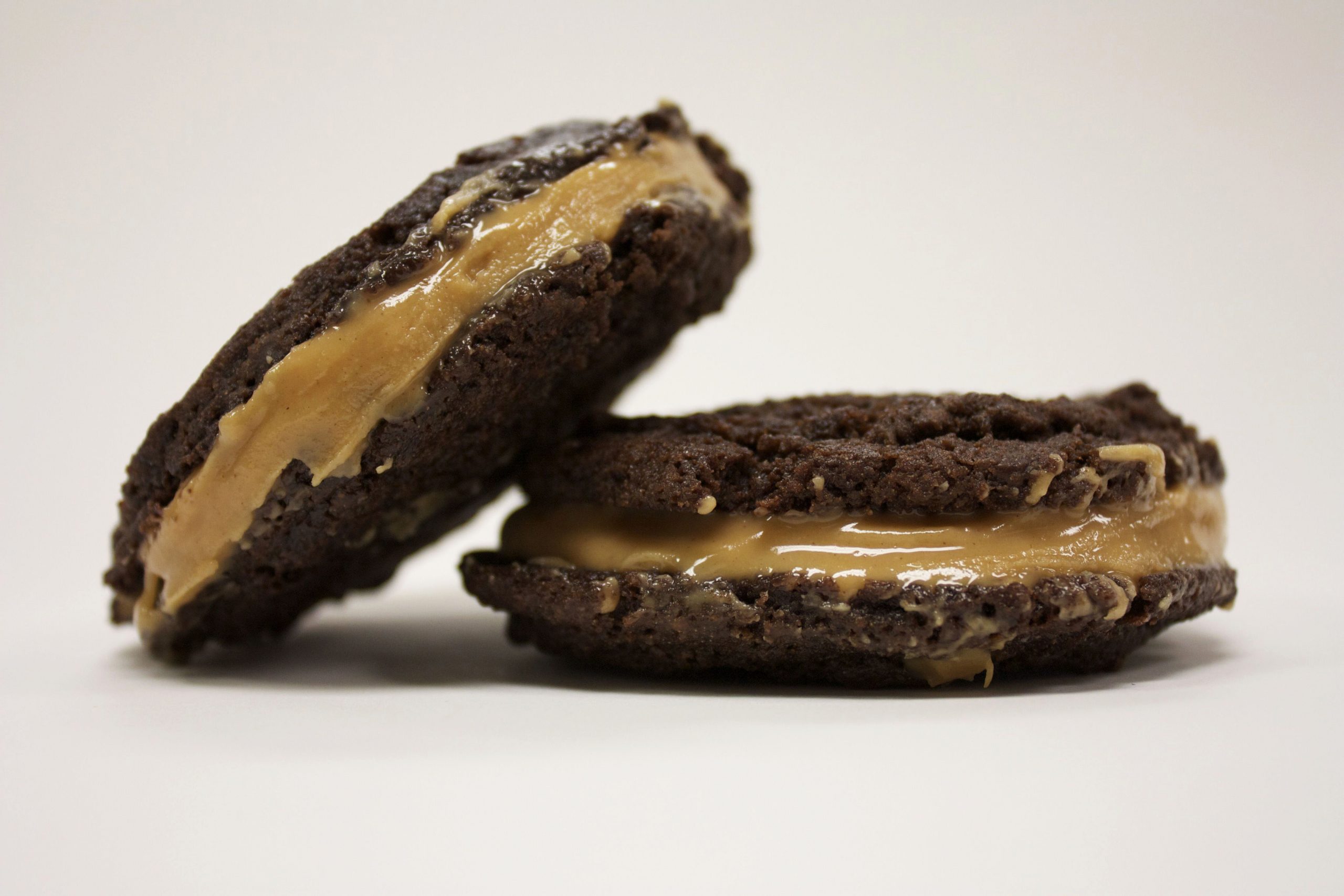 https://www.thehappymixer.com/wp-content/uploads/2015/10/VEGAN-Pb-Sandwich-Cookie-scaled.jpg